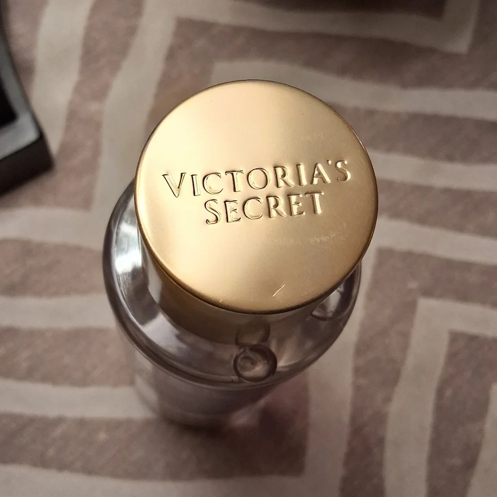 Victoria's Secret Love Spell Fragrance Mist - Picture 3 of 7